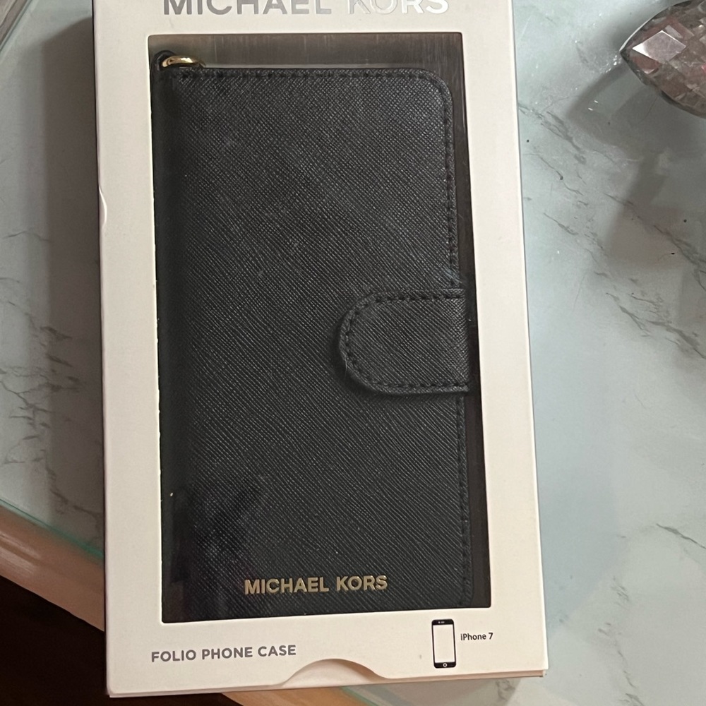 MK iPhone 7 leather phone case includes slots for credit cards